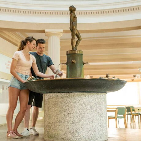 Verkostung des Heilwassers am Heilwasserbrunnen in der Wandelhalle
