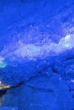 Kristallgrotte im Erlebnisbergwerk Merkers farbig angestrahlt