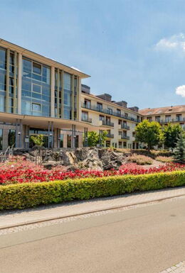 Außenaufnahme Kurparkklinik Dr. Lauterbach mit Eingangsbereich